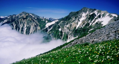 Mount_Shirouma_from_Mount_Korenge_2000-7-31.jpg